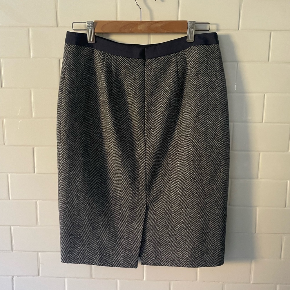 Classic Navy and White Lined BritishTweed Skirt - Picture 2 of 4